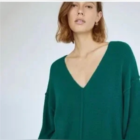 Wilfred Free
Hush Knit V-Neck Sweater - Picture 3 of 8